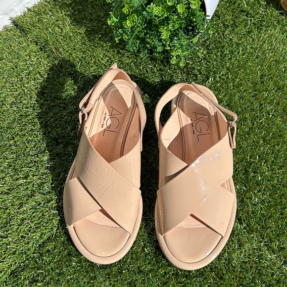 AGL ATTILIO GIUSTI
LEOMBRUNI
Alison Crisscross Strap
Sandal In Basic-basic
$525 - Picture 9 of 16